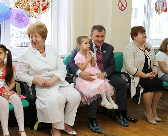 Лидер тульской "РОДИНЫ" посетил Новогоднюю елку, которая прошла в детской больнице