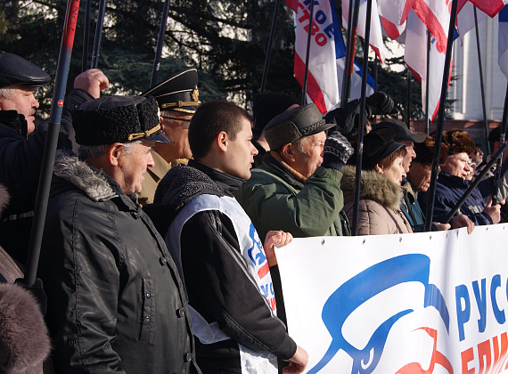 Возложение цветов к Долгоруковскому обелиску и митинг у памятника воинам-освободителям Симферополя, 4 февраля 2014 г.
