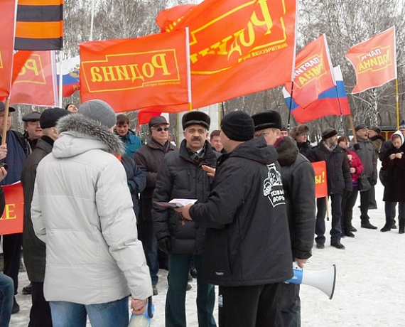 Партийцы Челябинска провели праздничный митинг в Саду Победы