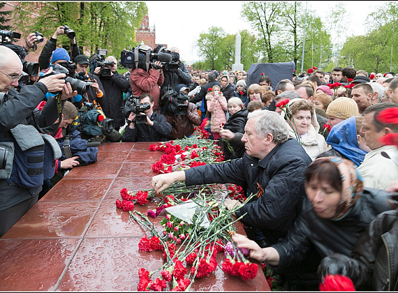 "РОДИНА" в Александровском саду почтила память погибших в Одессе, 5 мая 2014 г. (галерея 1)
