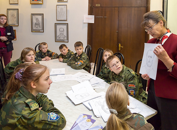 Делегация "РОДИНЫ" посетила выставку талантливых детей-инвалидов, 03.12.2014