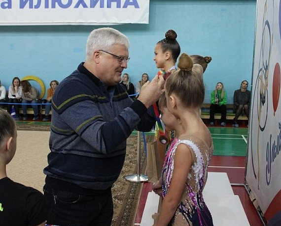 При поддержке Клуба избирателей Вячеслава Илюхина прошли соревнования по художественной гимнастике