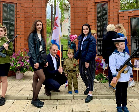 Партия "РОДИНА" в Острогожске почтила память павших героев и возложила венки