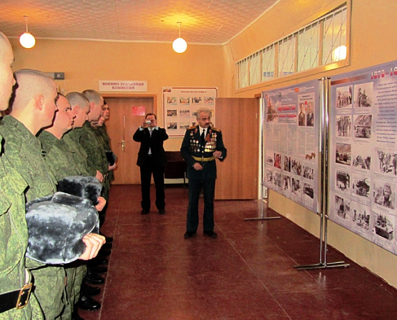 Патриоты проводили челябинских новобранцев на службу в армию
