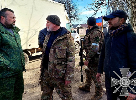 Журавлев с соратниками привезли гумпомощь в село Калиновка (ДНР, 29.03.2022)