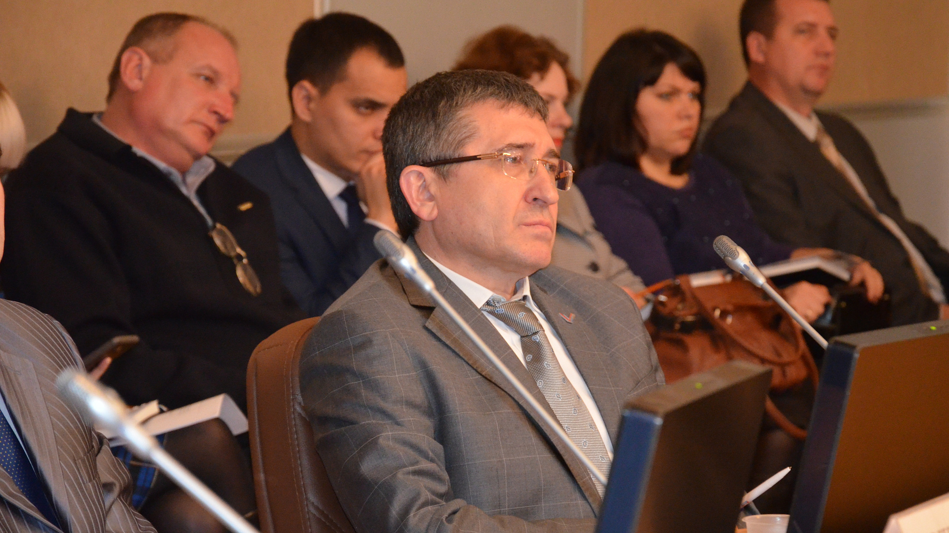Оренбургские партийцы обсудили проблему взаимодействия власти и общественности в сфере ЖКХ