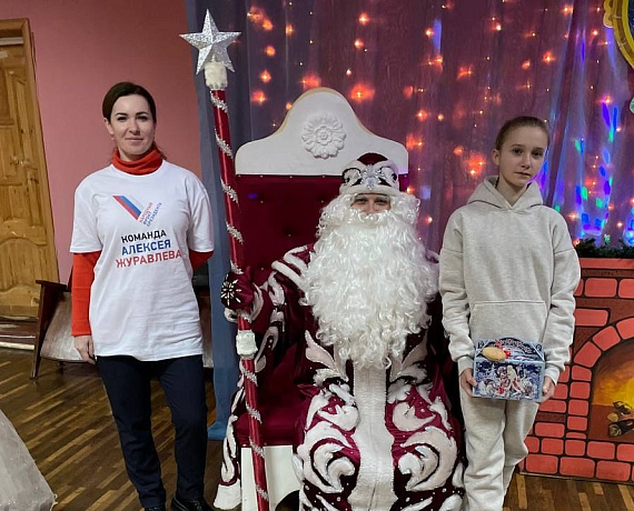 Сотни детей в Тамбовской области получили новогодние подарки от Алексея Журавлева