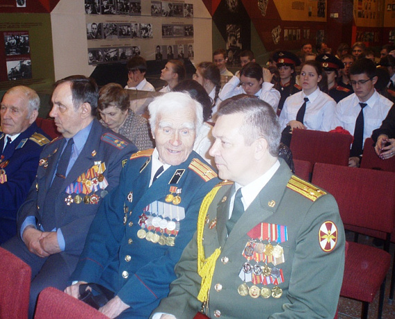 Челябинская "РОДИНА" подготовила школьников к службе в карауле