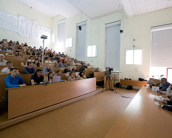 Михаил Хазин в Новосибирске встретился с преподавателями и студентами