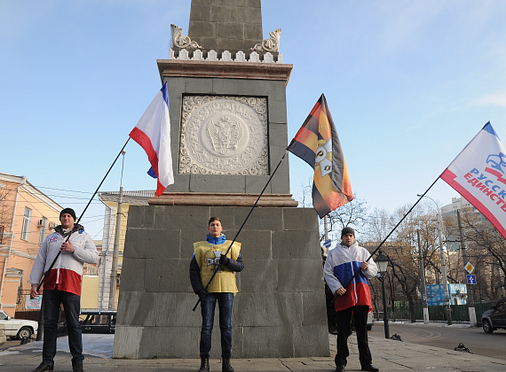 Возложение цветов к Долгоруковскому обелиску и митинг у памятника воинам-освободителям Симферополя, 4 февраля 2014 г.