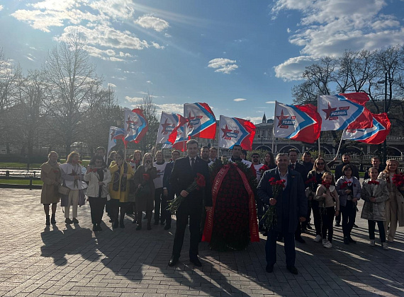 Соратники партии "РОДИНА" возложили венки и цветы к Могиле Неизвестного Солдата, 06.05.2022