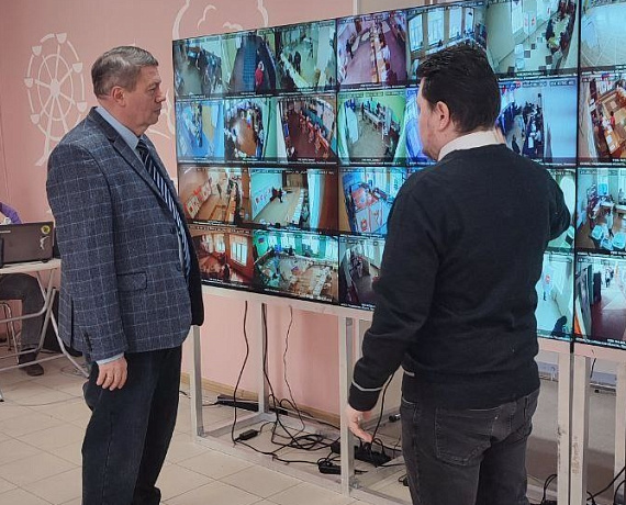 Челябинские родинцы посетили региональный Штаб по контролю и наблюдению за выборами