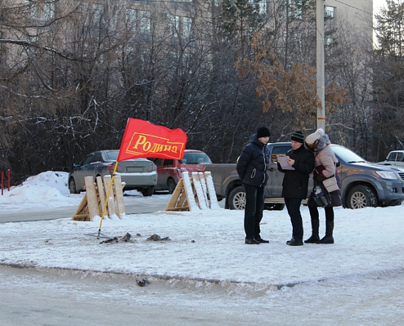 Активисты провели очередную акцию в защиту памятника Курчатову в Челябинске