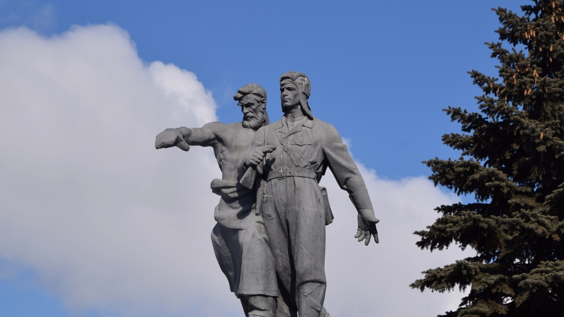 Свердловская "РОДИНА" предложила разместить на пятитысячных купюрах памятник добровольцам Урала