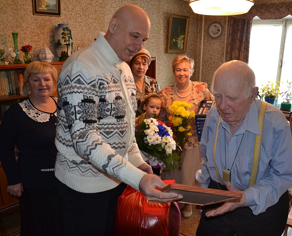Пермские социал-патриоты поздравили соратника с 90-летием