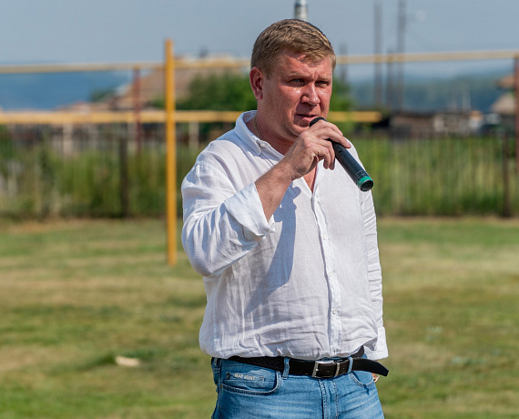 Сергей Смышляев вручил призы участникам спортивного праздника, посвященного Дню физкультурника