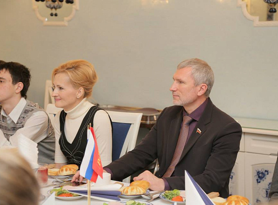 Алексей Журавлёв принял в Госдуме детей с Донбасса, 09.02.2015
