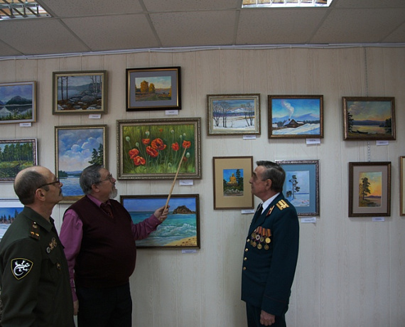 Активист открыл выставку своих картин в Кыштыме
