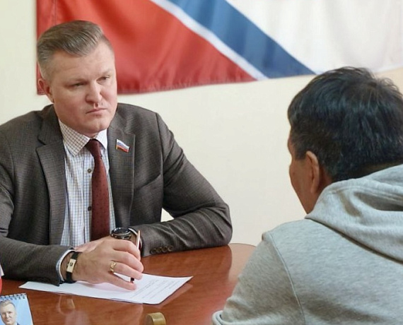 Владимир Сухарев провел ежемесячный прием граждан