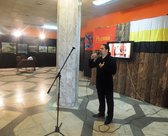 Соратники организовали выставку картин красноярских художников