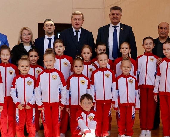 Владимир Михайлов открыл соревнования по армрестлингу