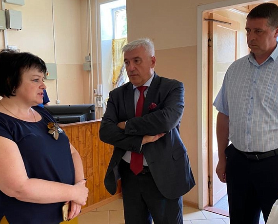 Радинович передал помощь социальным учреждениям Бобровского района Воронежской области