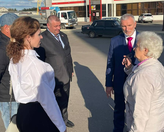 Алексей Журавлев осмотрел в Тамбове сквер на улице Киквидзе