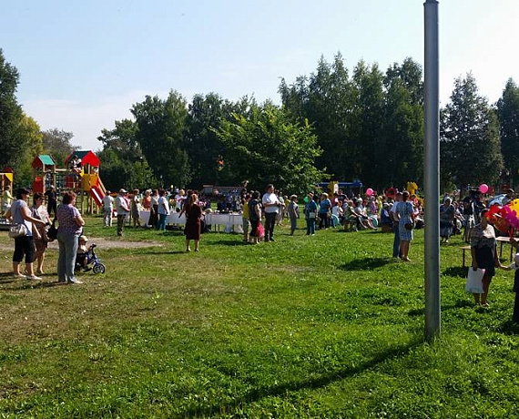 Новосибирские партийцы устроили праздник для земляков в конце лета
