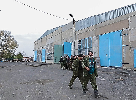 Передача гуманитарной помощи партии "РОДИНА" ополченцам Новоазовска, 01.11.2014