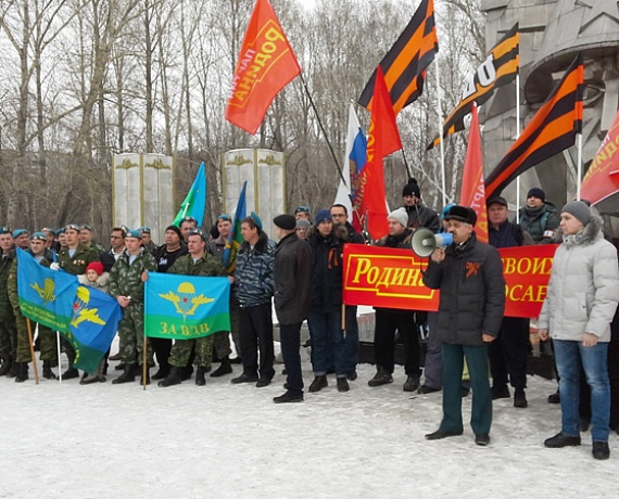 Партийцы Челябинска провели праздничный митинг в Саду Победы