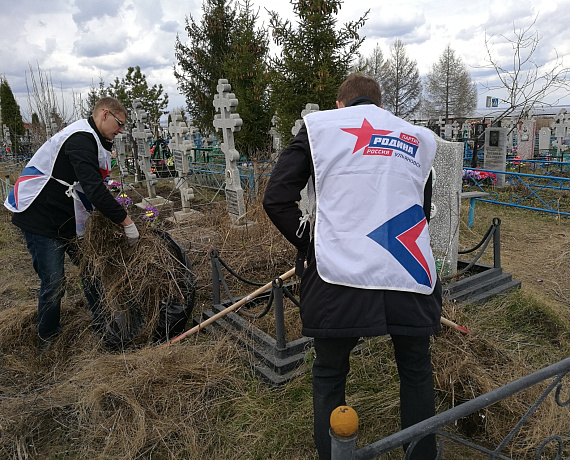 Ульяновские партийцы навели порядок на заброшенных могилах участников войны