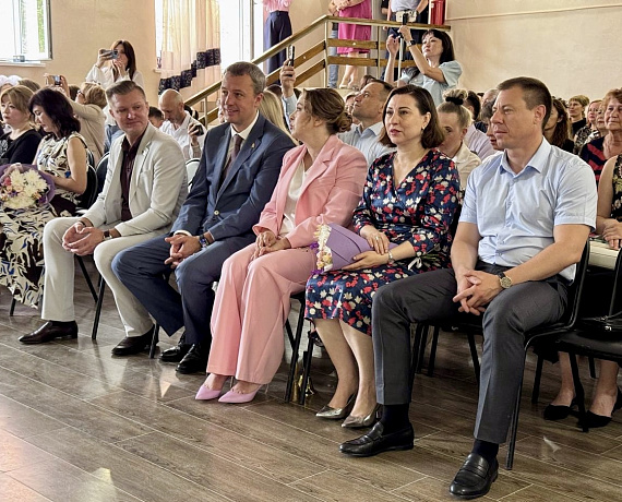 ВЫПУСКНАЯ ЛИНЕЙКА «ПОСЛЕДНИЙ ЗВОНОК»  С УЧАСТИЕМ ВЛАДИМИРА СУХАРЕВА