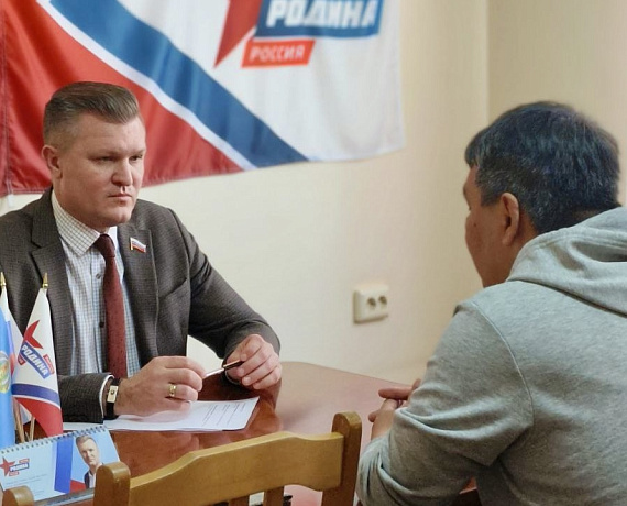 Владимир Сухарев провел ежемесячный прием граждан