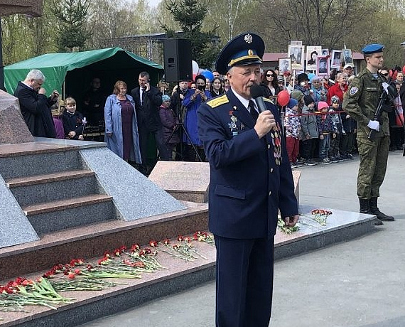 Торжественный митинг на День Победы в микрорайоне Пашино открыл Вячеслав Илюхин