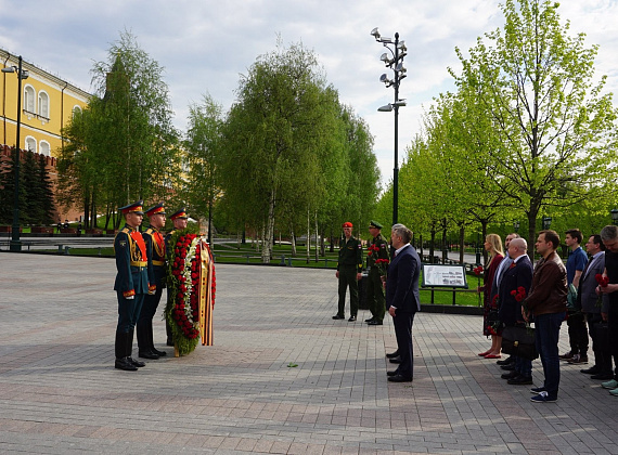 Соратники "РОДИНЫ" возложили цветы к Могиле Неизвестного Солдата, 06.05.2019