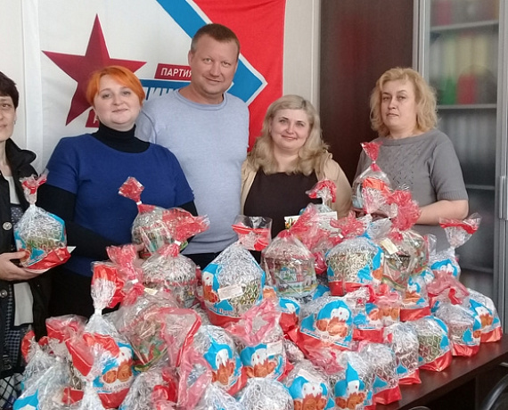 "РОДИНА" провела традиционную благотворительную акцию по вручению пасхальных куличей в Новомосковске