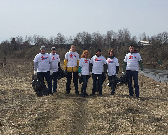 Подмосковные партийцы провели субботник в Истре