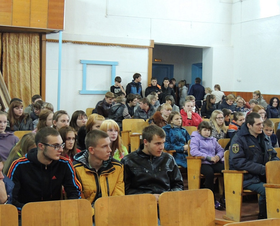 Красноярские партийцы организовали благотворительную выставку