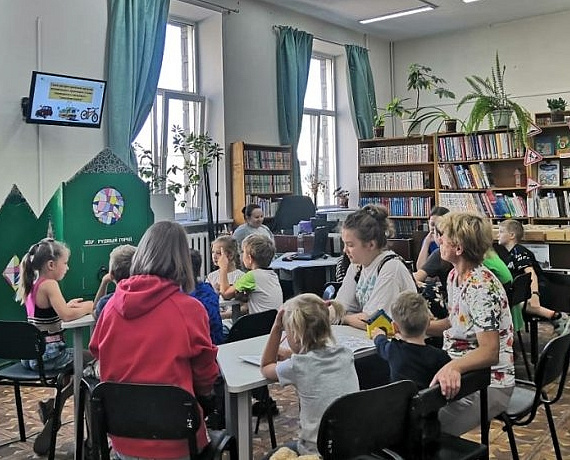 Читатели и коллектив детской библиотеки выразили благодарность депутату Заксобрания Новосибирской области от партии "РОДИНА" Вячеславу Илюхину