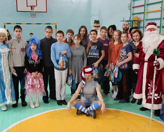 Омская "РОДИНА" и ветераны организовали праздник в школе-интернате