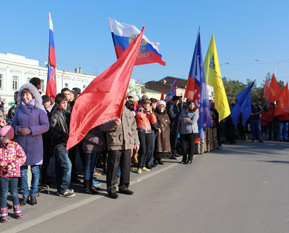 Партийцы Новочеркасска пришли на митинг в честь Дня народного единства