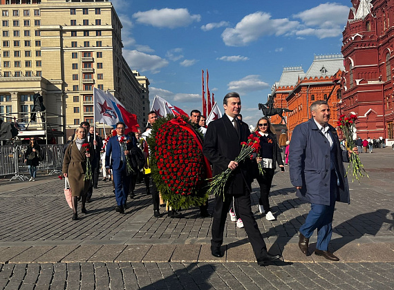 Соратники партии "РОДИНА" возложили венки и цветы к Могиле Неизвестного Солдата, 06.05.2022