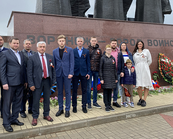 Воронежская "РОДИНА" возложила венок Памяти на "Чижовском плацдарме"