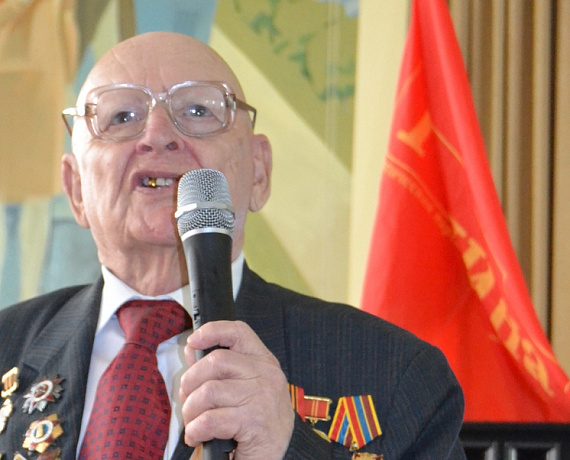 Саратовские партийцы провели акцию, посвящённую 70-летию победы