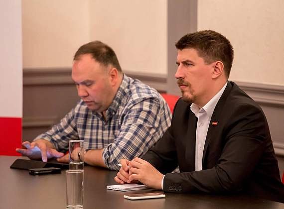 Встреча представителей "РОДИНЫ", "СТАЛИНГРАДА", Антиглобалистского движения и Общественной палаты РФ с лидером Африканской народной социалистической партии США Омали Йешитела, 29.05.2015