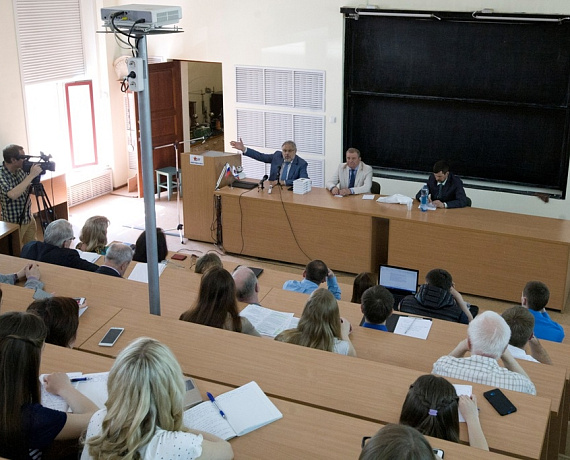 Михаил Хазин в Новосибирске встретился с преподавателями и студентами