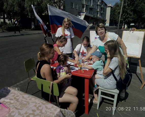 Соратники поздравили жителей Ульяновской области с Днем флага РФ