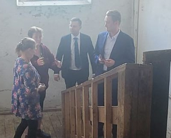 Новгородские соратники взяли на контроль ситуацию с аварийным домом в деревне Ермолино