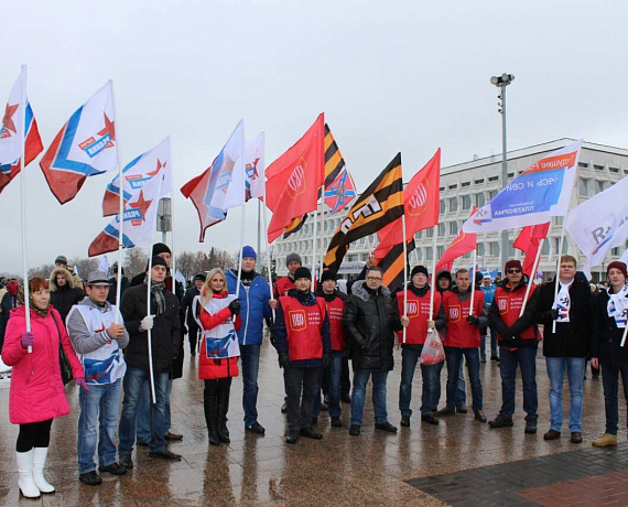 Ульяновская "РОДИНА" приняла участие в торжественном шествии и митинге