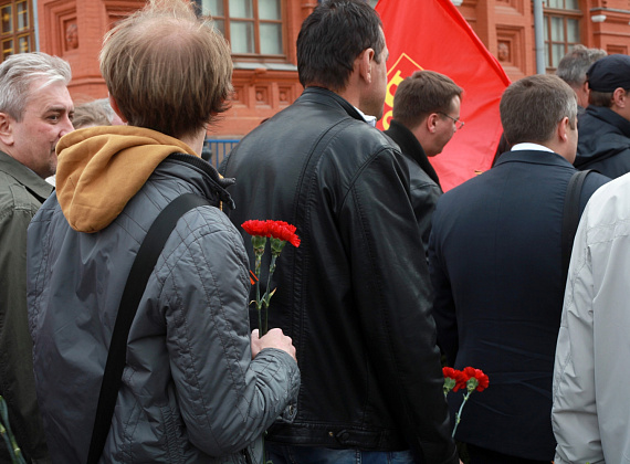 Возложение венков и цветов партией "РОДИНА" в Вечному огню, 8 мая 2014 г.